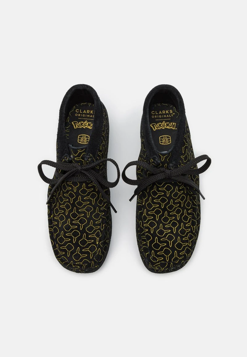 Clarks POKEMON WALLABEE GO - Sportlicher Schnürer - Black - Image 4
