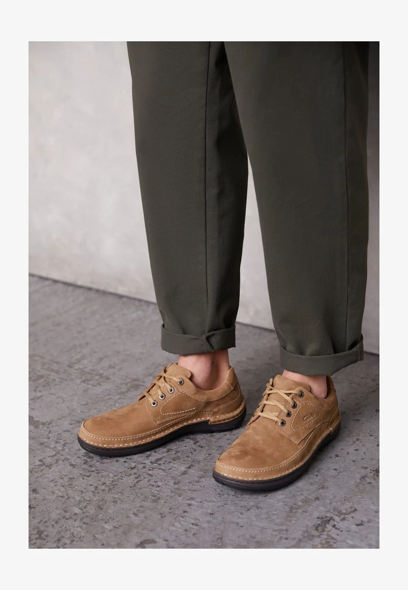 Clarks NATURE THREE - Sportlicher Schnürer - Dark Sand - Image 3