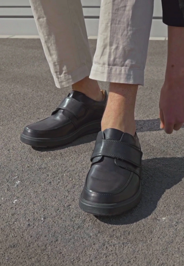 Clarks Business-Slipper - Black Leather - Image 2