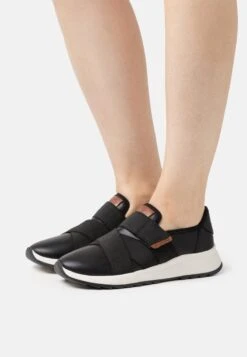 Clarks DASHLITE STRAP - Sneaker Low - Black