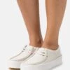 Clarks Originals WALLABEE CUP - Sportlicher Schnürer - White