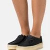 Clarks Originals WALLABEE CUP - Sportlicher Schnürer - Black