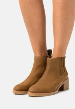 Clarks COLOGNE TOP - Ankle Boot - Light Tan