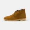 Clarks Originals DESERT BOOT - Sportlicher Schnürer - Brown/orange